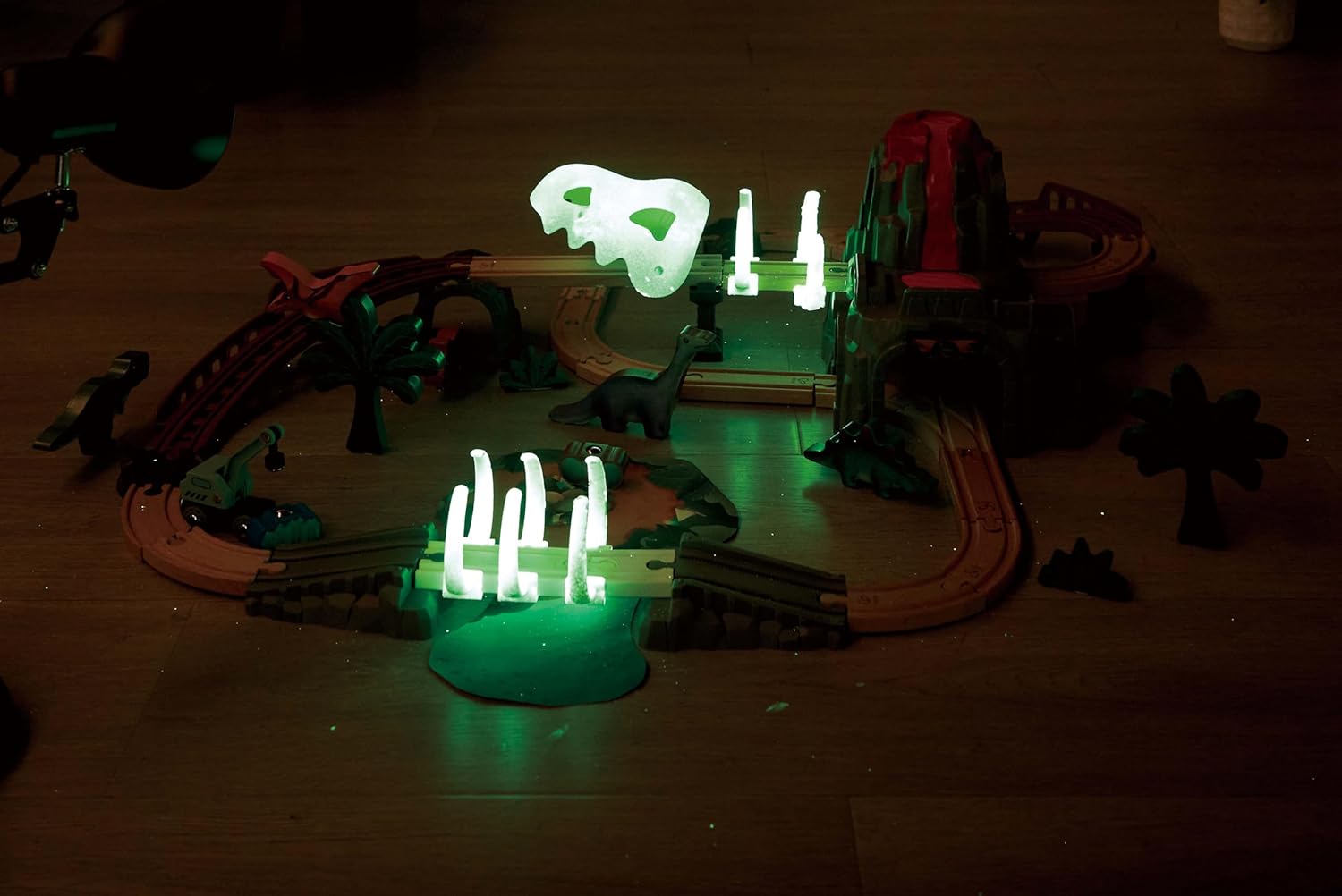 DINOSAUR RAILWAY ADVENTURE SET