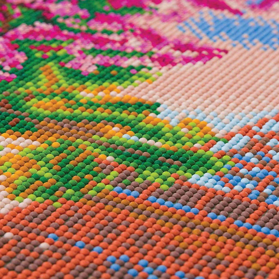 CA MOUNTED LG EIFFEL TOWER