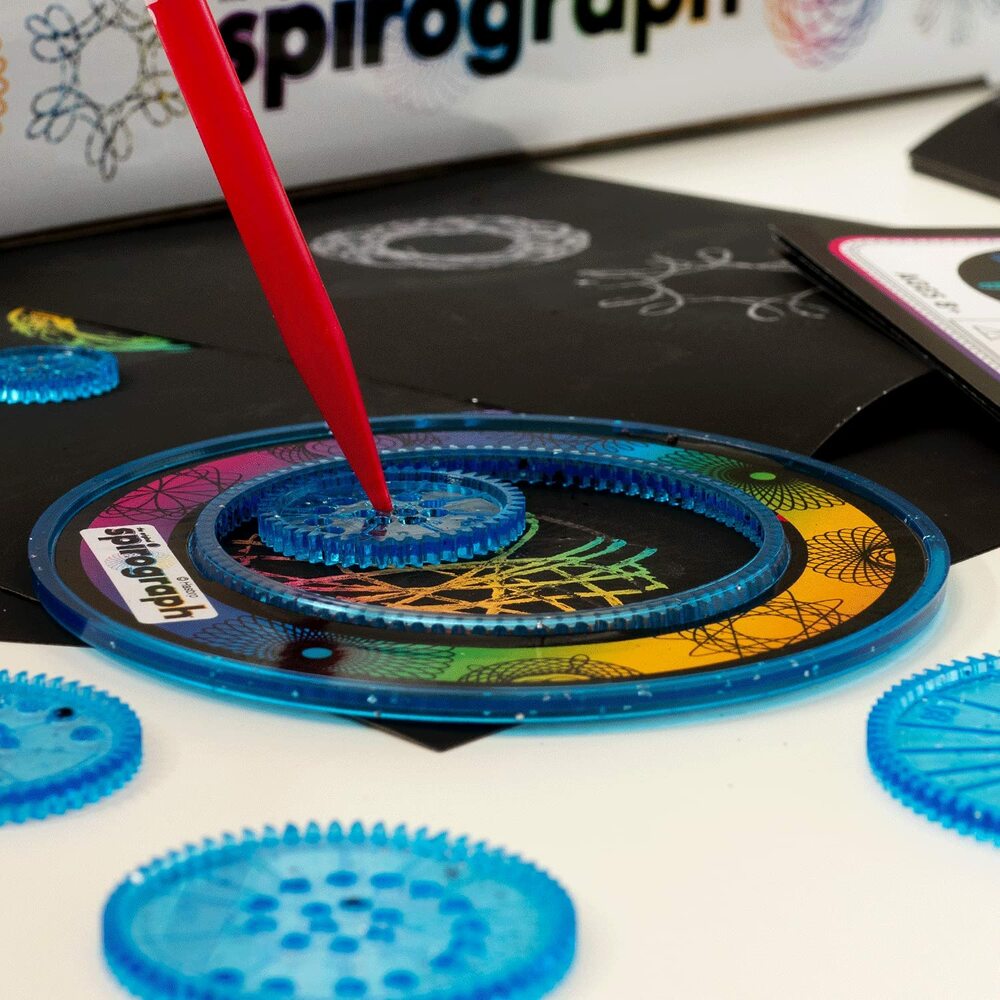 SPIROGRAPH SCRATCH AND SHIMMER